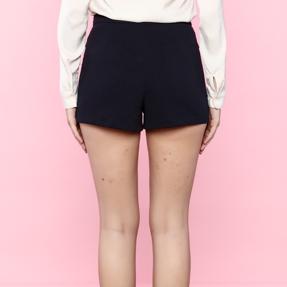 English factory lace up shorts. Size small - Picture 3 of 3